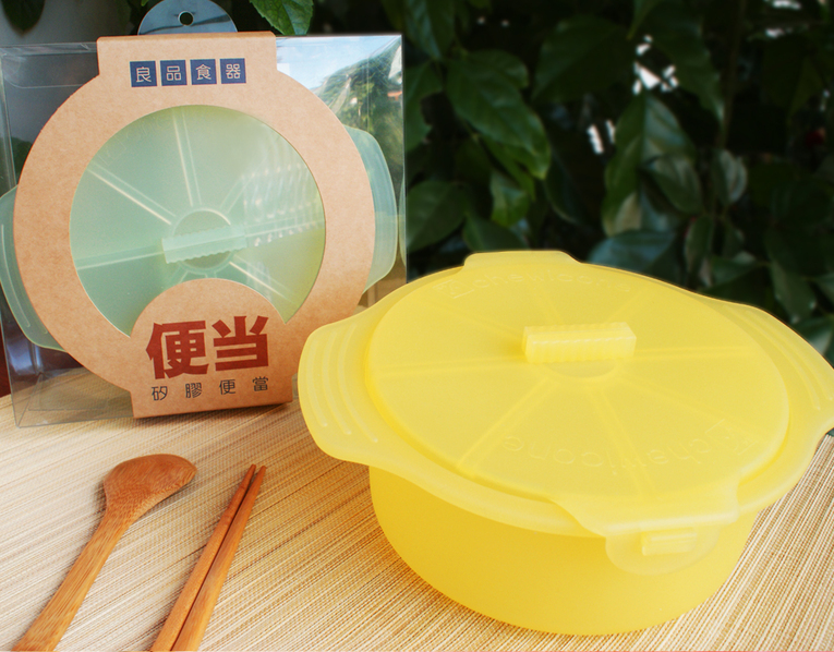 體驗縮圖 - 宅配【軟食器】 安全無毒高耐熱矽膠餐具、不怕摔破兒童學習碗  