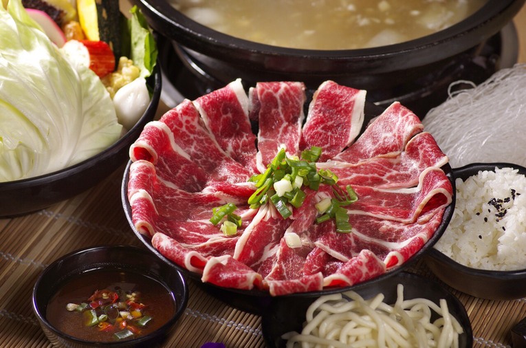 體驗縮圖 - 台北中山吉林店【饗宴石頭火鍋】頂級三拼牛肉、豬肉火鍋、頂級海鮮鍋、醬燒雞腿石頭火鍋  