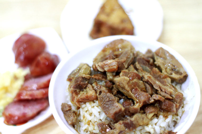 體驗縮圖 - 高雄在地小吃【海拓】餐點全不加味精!新鮮魚骨製成高湯、每日現宰鱸魚及遠洋鮢，最新鮮健康的美味在這裡