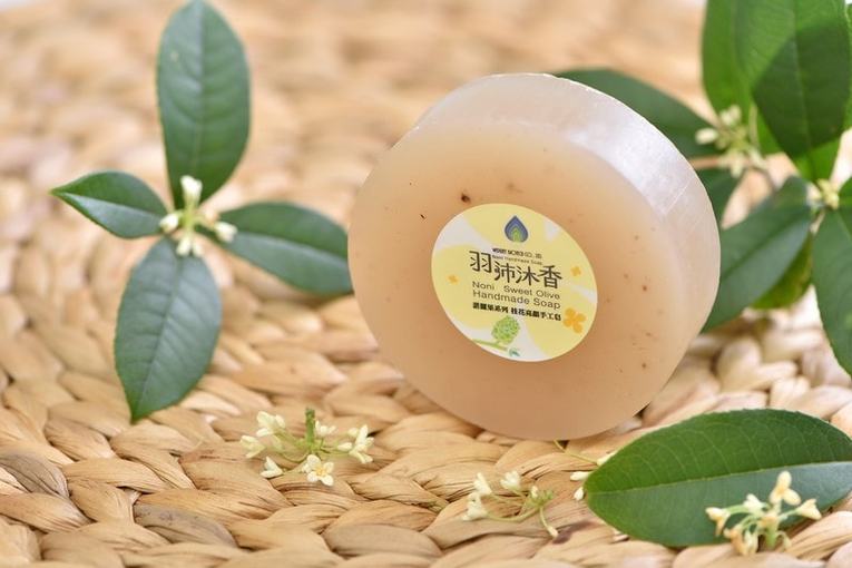體驗縮圖 - 宅配【羽沛生技】無毒手工皂，由諾麗果植萃而成，針對臉部、身體肌膚加倍保濕、亮顏