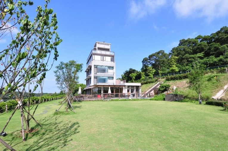 體驗縮圖 - 淡水親子景觀住宿【日光行館】獨享高級排餐、烤雞+住宿，一泊二食，一同徜徉在台北後花園