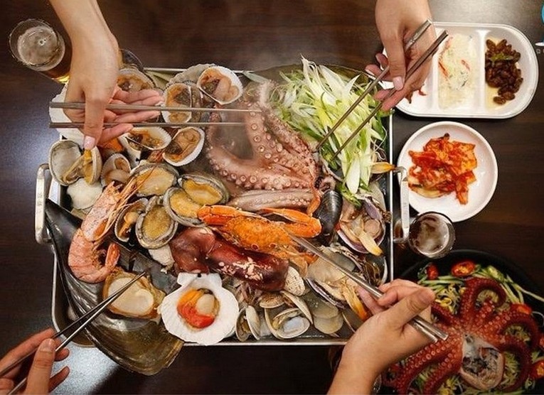 體驗縮圖 - 嘉義新生【Omaya春川炒雞】超份量一隻雞貝殼蒸鍋物!干貝、一整隻雞、螃蟹等新鮮陸海食材一網打盡