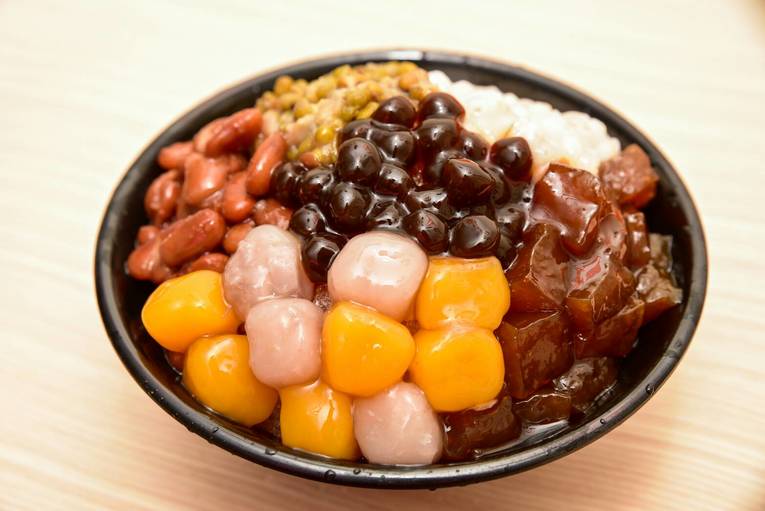 體驗縮圖 - 新北新店【秋園】任選燒仙草、紅豆湯、料多刨冰及現泡台灣茶 2~4人，不含添加物的健康好滋味，捷運七張站步行只要6分鐘！