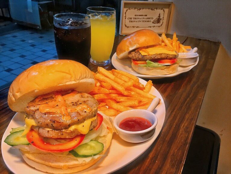 體驗縮圖 - 新北板橋【林斯漢堡美式餐廳 Lin's Burger】大份量美式漢堡，多汁厚實漢堡肉，體驗大口吃漢堡的快感