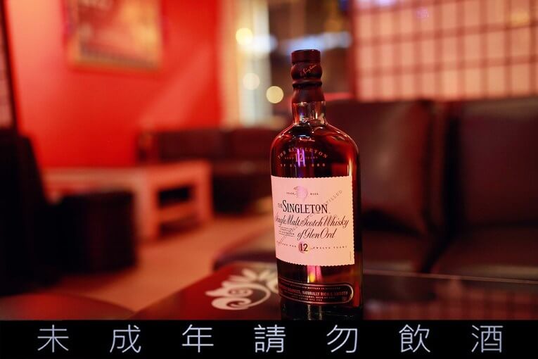 體驗縮圖 - 台南夏林路【香水百合酒吧】2~4人啤酒暢飲配下酒菜，還有KTV讓您無限歡唱！體驗府城之不夜城