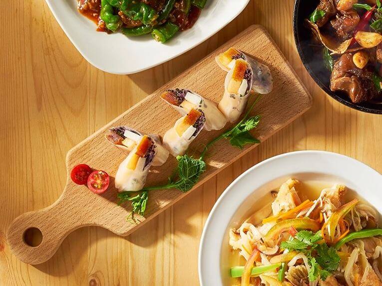 體驗縮圖 - 南港新景點【中國信託金融園區】假日遊玩逛街好去處! 有各式種類美食、聲光藝術造景等您來挖掘