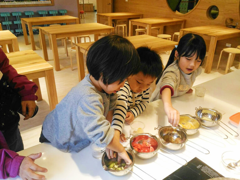 體驗縮圖 - 新竹湖口【大房子親子餐廳成長空間】各式特別好玩的遊樂設施，手作及廚藝DIY課程, 還可享用義大利麵、燉飯，是親子的快樂天堂！