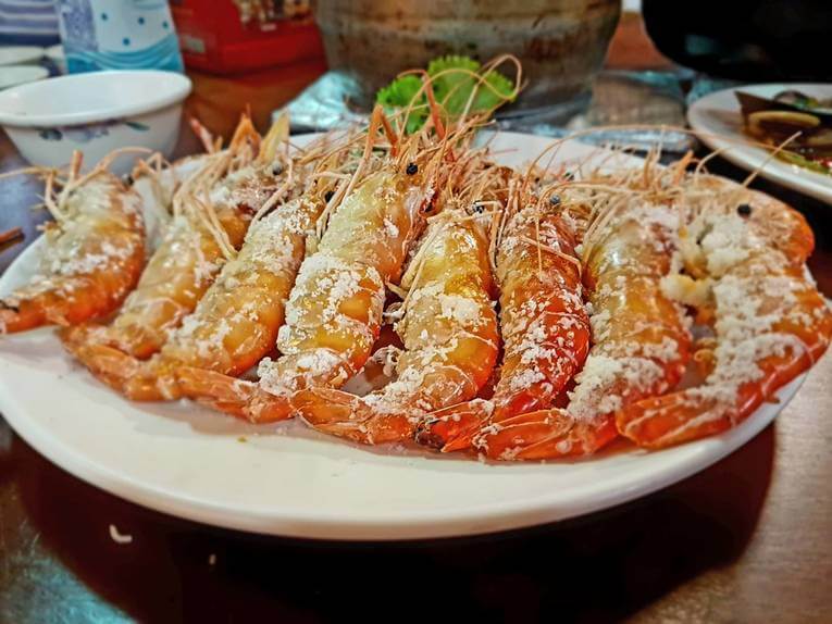 體驗縮圖 - 桃園市【活跳跳活蝦餐廳】2~4人品嘗各式新鮮「蝦」料理，餐廳內附小孩遊樂區、飛鏢機、停車場，讓您一家大小輕鬆吃輕鬆玩~~