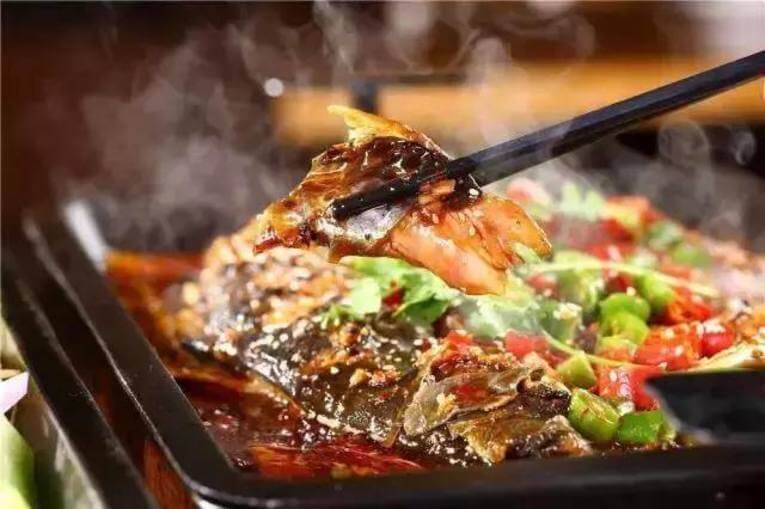 體驗縮圖 - 台中勤美美食【水貨-炭火烤魚】雙人套餐炭烤活魚，一爐兩吃先烤後燉，四川秘製辣醬鮮嫩美味