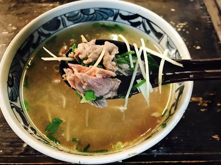 體驗縮圖 - 台中西區【那隻牛】溫體牛肉湯配上現炒小菜，牛大骨熬製湯頭，搭上軟嫩鮮牛肉，是晚餐消夜的最佳選擇！