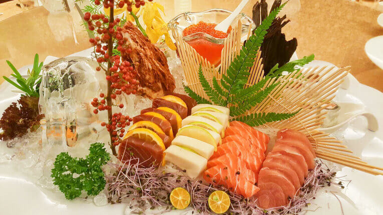 體驗縮圖 - 新北【老淡水餐廳】海鮮料理4~5人套餐，使用豐富的當季海鮮，交通、停車十分方便，是家庭用餐的好選擇！