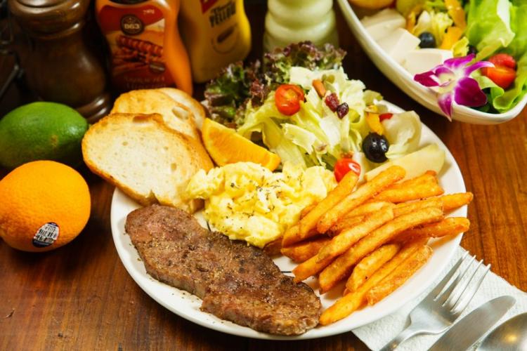 體驗縮圖 - 台北松山【徒步3分‧小食光】2~4人，寵物友善、現點現做無國界料理，家人朋友聚會，下午茶聊天、下班小酌的好去處。