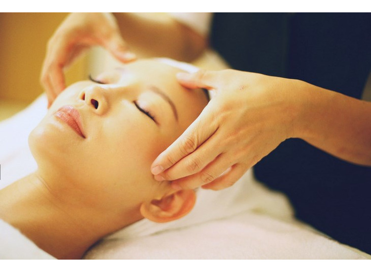 體驗縮圖 - 台北東區【依蘭雅閑幸福芳療】暖香茉莉臉部療程，重現肌膚光澤柔嫩，熱石能量舒活淋巴、潤透深層肌底。使用歐盟認證食用級基底油，專業手技深層釋壓，感受真正白裡透紅的好氣色！P4