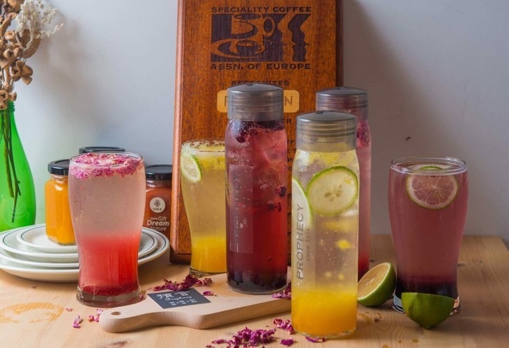 體驗縮圖 - 新竹東區【預言Prophecy Cafe】氣泡水搭配天然手工果醬，色彩繽紛清涼又消暑！夏天就是要來杯微礦氣泡飲，讓你透心涼！