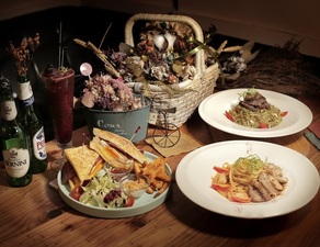 體驗縮圖 - 新北永和【U NEED brunch&bistro】以不凋乾燥花搭配工業風格打造的用餐環境，打造一個屬於女生小酌的地方，沉浸在這香氣瀰漫的舒適氛圍中，快約三五好友一同前來都適合！ 