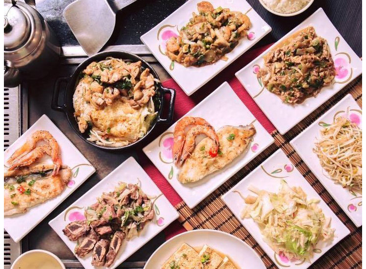 體驗縮圖 - 新北三重【自強鐵板燒】2~4人體驗，經鐵板煎烤逼出多於水分與油脂，精華滋味牢牢鎖在其中，肉味飄香，軟嫩多汁透著鹹香滋味，搭配獨特醬汁，讓人胃口大開全都掃光光！