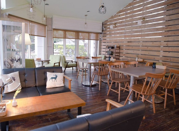 體驗縮圖 - 台中南區【鹿角咖啡Antler Café】4人體驗，上選新鮮食材，為顧客獻上道道精彩美味的佳餚，以時尚簡約木質空間讓人沉醉於此刻的慵懶氣息，不僅填飽肚子，更能滿足心靈！