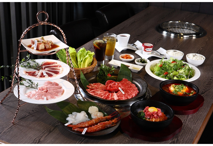 體驗縮圖 - 桃園中壢【青石代燒肉專門】雙人日式燒肉套餐體驗，嚴選日本A9冠軍和牛、高檔安格斯牛等您品嚐，精緻燒烤鎖住肉汁，咬下瞬間爆漿滿口鮮香！近中壢火車站約會聚餐勝地，提供包廂包場VIP級服務！