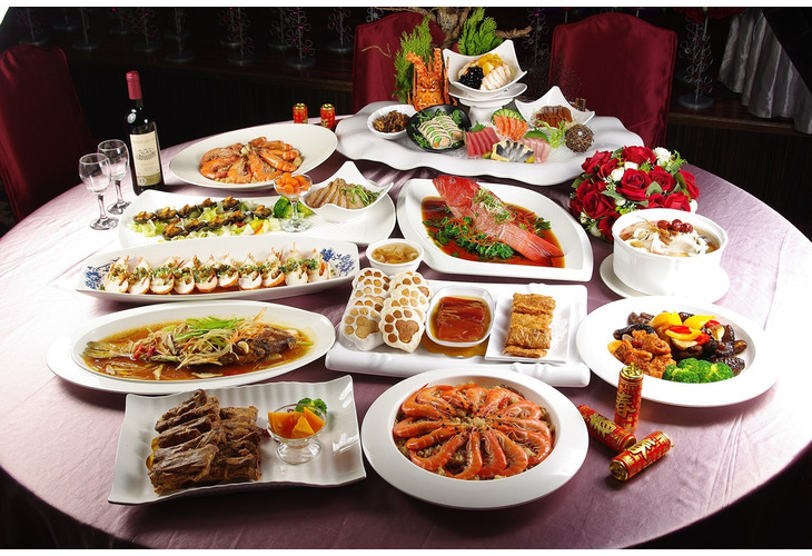 體驗縮圖 - 新北淡水【富基采儷婚宴會館】2~6人母親節宴會桌菜，奢華澎湃宴會桌菜，嚴選最新鮮的高檔龍蝦、鮑魚、魚翅等優質海穫，一大桌菜每道都是極致美味，宴會請客超有面子，給媽媽最稱頭滿意的母親節！