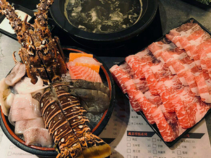 體驗縮圖 - 台中北屯【嗑肉石鍋昌平店】雙人豪華海陸雙拼鍋，痛快享用極鮮七彩龍蝦、Prime頂級霜降牛、西班牙國寶伊比利豬等等極品食材，肉量滿滿讓無肉不歡的你大啖鮮美肉品，肉食主義者不可錯過！
