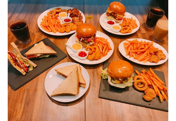 體驗縮圖 - 新北板橋【林斯漢堡美式餐廳LIN'S BURGER】2~4人套餐，ENJOY JUICY 享受你的漢堡，新裝潢新菜單，大份量美式漢堡厚實又多汁， 讓你的視覺味蕾一同享受超凡體驗。