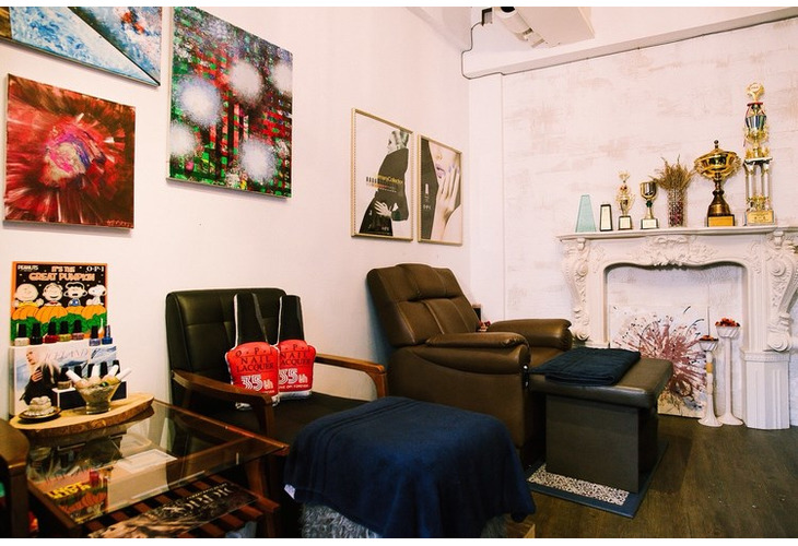 體驗縮圖 - 桃園平鎮【蕃葡蕾三倍無限大藝術星球】由專業的美甲師為妳做課程說明介紹教學，細心的解說讓妳能夠更順利的完成自己設計的凝膠美甲，感受DIY的手作樂趣，​​​​​​​想要親自DIY凝膠美甲的女孩們絕對不要錯過！擁有一個截然不同的難忘體驗！P2