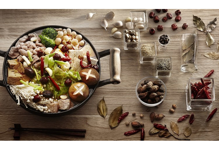 體驗縮圖 - 宅配【皇廚火鍋】嚴選特色食材，調配滋補養生的濃郁湯底，簡單調理就能享用絕佳湯品，廚師好幫手，與親朋好友一起圍爐，就是最幸福的歡樂時光！