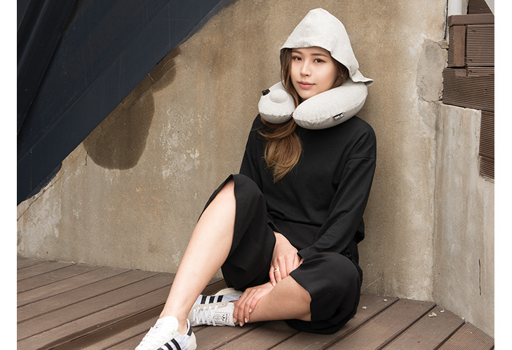 體驗縮圖 - 宅配【Travelmall】旅行充氣頸枕系列，專為大人小孩旅行、出差、通勤等設計的充氣式頸枕，輕巧易收納，簡單按壓/手動就能充氣使用，連帽式設計可以幫忙擋住刺眼光線，讓旅途中更能好好休息；還有專為4~12歲兒童設計的頸枕，可愛實用！