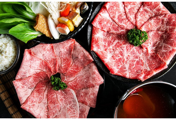 體驗縮圖 - 高雄左營【龍周職人鍋物】雙人體驗，CP 值超高涮涮鍋！嚴選上等肉品，豐盛海鮮，品嚐食材最鮮美的原味，更重要的是幸福感 不管是日本A5和牛、西班牙國寶伊比利豬、巴西大龍蝦，濃郁鮮香滿溢舌尖，滿足您挑剔的口味！