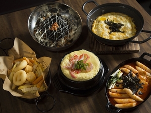 體驗縮圖 - 台北中山【Ma C So Yo 築夢韓食】2~4人韓式料理，近捷運中山站步行5分鐘可到，新開幕正統的韓式料理，各式道地傳統韓式鍋物、韓式炸雞、石鍋拌飯等美味韓式料理，等您來品嚐！正統韓式手藝烹調出一道道放香氣撲鼻的美味料理，香辣濃醇、酥軟鮮嫩，每一口都是無