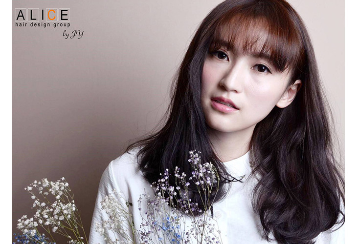 體驗縮圖 - 桃園蘆竹【愛麗絲髮型設計】客製化個人髮型設計，以超過四十年的專業經驗，讓您秀髮的健康與美麗絲絲動人，讓每個人因髮型而更加搶眼，找到合適的髮型而被稱讚，結合專業技術與精準到位的評估眼光，幫您打造最亮眼的時尚造型。