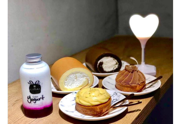 體驗縮圖 - 新竹東區【裏白 LIBAI coffee&cake】2~4人甜蜜下午茶，新竹市大遠百正對面夢幻下午茶！100%純鮮乳、現烤甜點、變化豐富的慕斯蛋糕！與姊妹們夢幻下午茶的好去處，讓您無憂無慮的品嘗甜點饗宴~