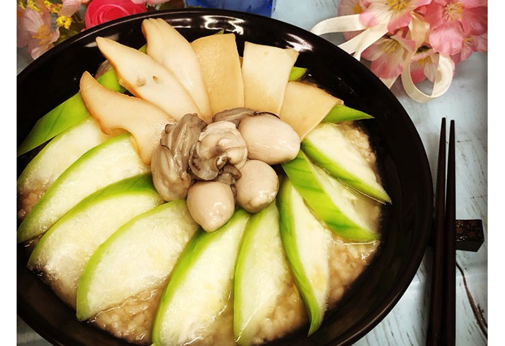 體驗縮圖 - 台中西屯【粥鮮】2~4人套餐，各式粥品、讚岐烏龍麵和小菜，多樣化餐點選擇！堅選多樣食材熬煮各式湯頭，嚴選台灣嘉義蓬萊米，食材超鮮為當日採購！使用開放式廚房，製作過程公開透明，提供消費者檢視安心用膳！