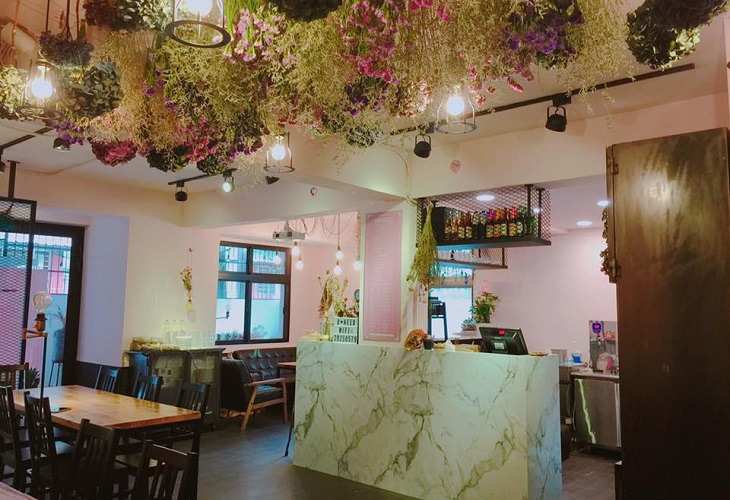 體驗縮圖 - 新北永和【U NEED brunch&bistro】雙人早午餐/義大利麵套餐，以不凋乾燥花搭配工業風格打造的用餐環境，打造一個屬於女生小酌的地方，沉浸在這香氣瀰漫的舒適氛圍中，快約三五好友一同前來都適合！ 