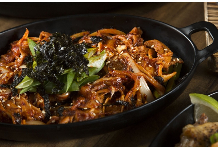 體驗縮圖 - 台北中山【Ma C So Yo 築夢韓食】2~4人韓式料理，近捷運中山站步行5分鐘可到，新開幕正統的韓式料理，各式道地傳統韓式鍋物、韓式炸雞、石鍋拌飯等美味韓式料理，等您來品嚐！正統韓式手藝烹調出一道道放香氣撲鼻的美味料理，香辣濃醇、酥軟鮮嫩！P2