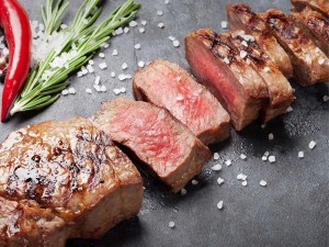 體驗縮圖 - 宅配【鮮定食品】Prime級安格斯牛排組合VS法式極鮮戰斧豬肉組合，多汁鮮嫩、厚實帶勁的鮮嫩肉片，極佳Prime等級加上ibp嚴選肉質，在家就可以享受頂級的極佳美味！