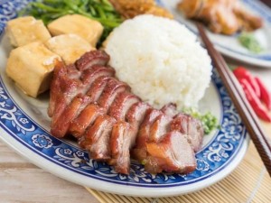 體驗縮圖 - 新北板橋【榮華三寶飯惦】2~4人精選便當，捷運板橋站步行10分鐘，採用台灣在地食材，親自挑選當季蔬果及肉品，肉質細嫩鮮美！讓您享受每一口的簡單滋味！