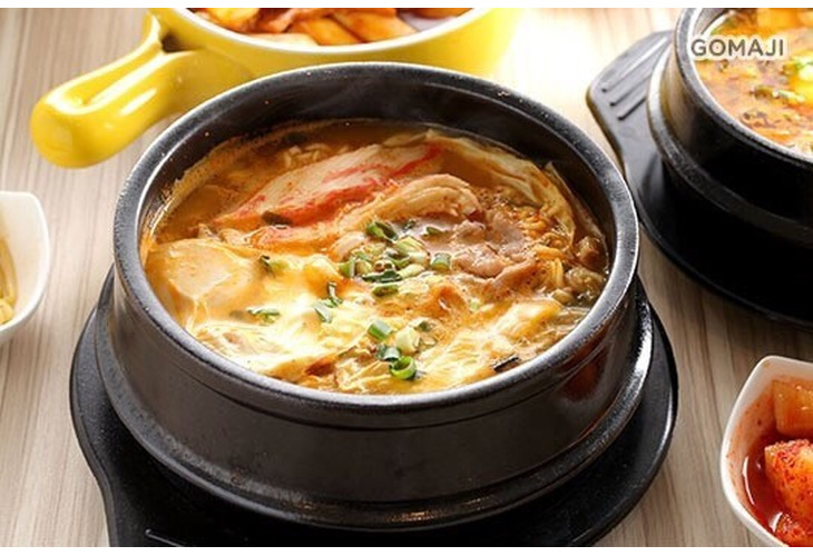 體驗縮圖 - 台北中正【Ma C So Yo公館店】2人韓式料理豐盛套餐，近捷運公館站步行1分鐘可到，正統的韓式料理，各式道地傳統韓式鍋物、韓式炸雞、石鍋拌飯等美味韓式料理，等您來品嚐！正統韓式手藝烹調出一道道放香氣撲鼻的美味料理，香辣濃醇、酥軟鮮嫩！