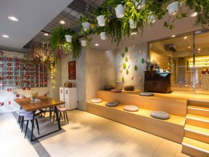 體驗縮圖 - 台北松山【晁鎮茶苑】2人古樹茶品茗，來自西雙版納無汙染的天然珍稀古樹茶，品味真正的好茶帶給您舌尖的極上享受！搭配精緻茶點享受一場不一樣的中式下午茶，在舒適的空間悠閒品茗，體驗純粹澄澈的美好。