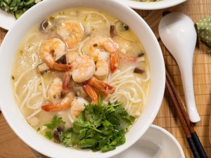 體驗縮圖 - 台北大安【極品好麵食堂】捷運大安站6號出口步行5分鐘！2~4人經典煨麵套餐，傳承上海真實手藝，湯頭由雞骨、豬骨、魚骨為底，細火慢燉十二個小時的濃郁湯底，麵條吸飽湯汁精華，吃起來口感軟中帶香濃，每口都是鮮美無比！還有多款特色小菜，讓人吃到美味又吃到飽足。