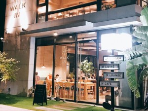 體驗縮圖 - 新北林口【Walk in Cafe咖啡廳】，四層樓文青工業風格獨棟清水模咖啡廳，提供家一般的放鬆舒適空間，早午晚多時段餐點可選擇，更有法國藍帶甜點，每日獻上的新鮮餐點，為每一位走進的忙碌旅人帶來寧靜與慰藉。