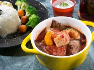 體驗縮圖 - 台北松山【O.L.O CAFÉ】1~2人體驗，亞洲唯一HOTELS.COM主題咖啡館！推出新套餐加上異國美味的燉飯、麵食、輕食甜點，品味生活中令人微笑的幸福時刻！在這舒適的用餐環境中，讓您享受樂活、美好的味覺饗宴！