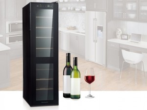 體驗縮圖 - 宅配【Dual-zone 18瓶裝質感雙溫酒櫃】，內建雙核心製冷系統，解決傳統酒櫃上下溫度容易互相干擾的問題，上層紅酒下層白酒，一櫃收納！送禮自用兩相宜，在家輕鬆儲酒～