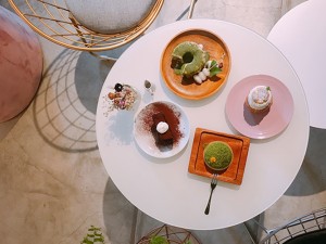 體驗縮圖 - 台北天母【愜意pleasant】假日可體驗，甜點+飲品，每日新鮮現做甜點，食材皆為日本進口，減糖健康的完美比例，讓每一口都清爽不甜膩，配上採用天然食材製作的季節限定飲品，愜意的午後時光下午茶就此展開！