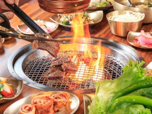 體驗縮圖 - 台北中山【MEATLOVE橡木炭火韓國烤肉】選用高品質的肉品，招牌厚厚五花肉挑選新鮮健康的台灣豬肉、Prime等級的各式牛肉，再加上各式道地韓國小吃，不用出國，也能享受最道地的韓式料理！