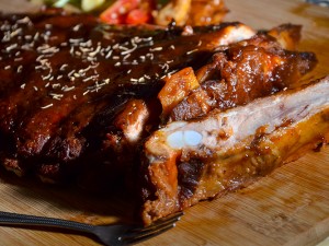 體驗縮圖 - 宅配中秋烤肉食材【DMK生活百貨】霸王烤肉福袋10人份，比臉大嫩肩沙朗牛排、重量級鬼爪豬肋排、媲美生食級天使紅蝦及多種豐富食材!!