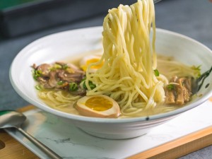 體驗縮圖 - 宅配【點線麵】冷凍快速麵，3分鐘快速烹調超簡單！味噌拉麵、辣醬麵、麻醬麵、經典紅醬麵、蘑菇白醬麵、堅果青醬麵、咖哩叻沙麵，搭配喜歡的配菜，懶人、忙人、料理苦手也能輕鬆美味上桌，發揮創意多種吃法絕對不會膩！