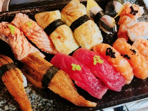 體驗縮圖 - 桃園市區【鑫都居食屋】近桃園藝文特區，裝潢好氣氛佳，來自日本正宗刺身、烤物、揚物，以及道地開胃小菜，由在料理界25年的專業級師傅所製作，食材絕對新鮮，超高CP值的日本料理！