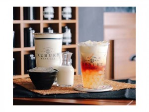 體驗縮圖 - 新竹竹北【可不可熟成紅茶】竹北正西店，能去油解膩的熟成紅茶是可不可的主打，還有各式口味的紅茶，滿足每個人的味蕾，讓紅茶帶你進入時光旅行，回到舊時代的美好！