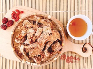 體驗縮圖 - 宅配【德關食品】黑糖老薑片+黑糖薑蜜，許多女孩兒都有冬天手腳冰冷的狀況、或是飽受經痛之苦，抑或是容易感冒的體質，這時只要來杯黑糖老薑片茶，就能快速祛寒與緩解不適哦！這個冬天暖暖過～